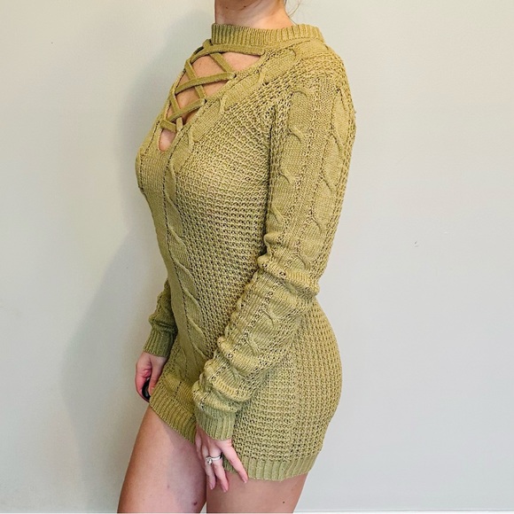 Green Cableknit Long Sleeve Sweater Dress - Picture 4 of 9